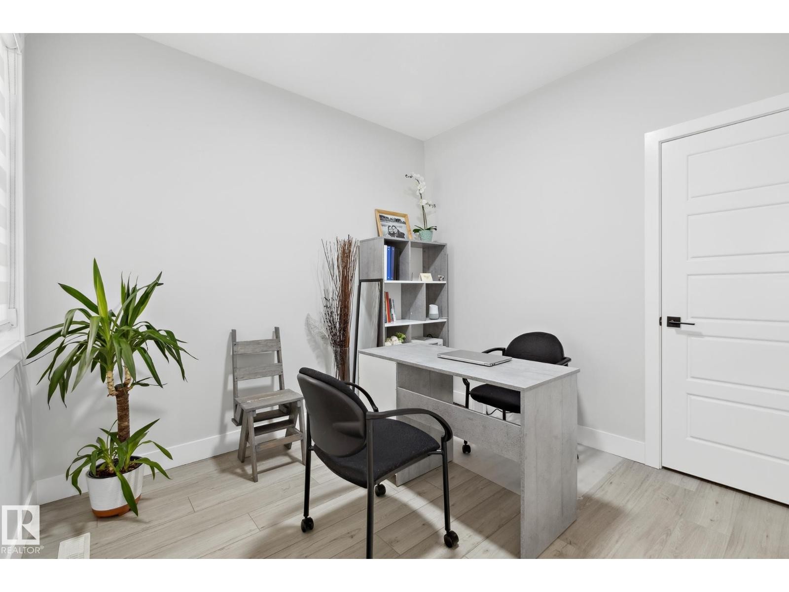 












18204 94 ST NW

,
Edmonton,




Alberta
T5Z0G6

