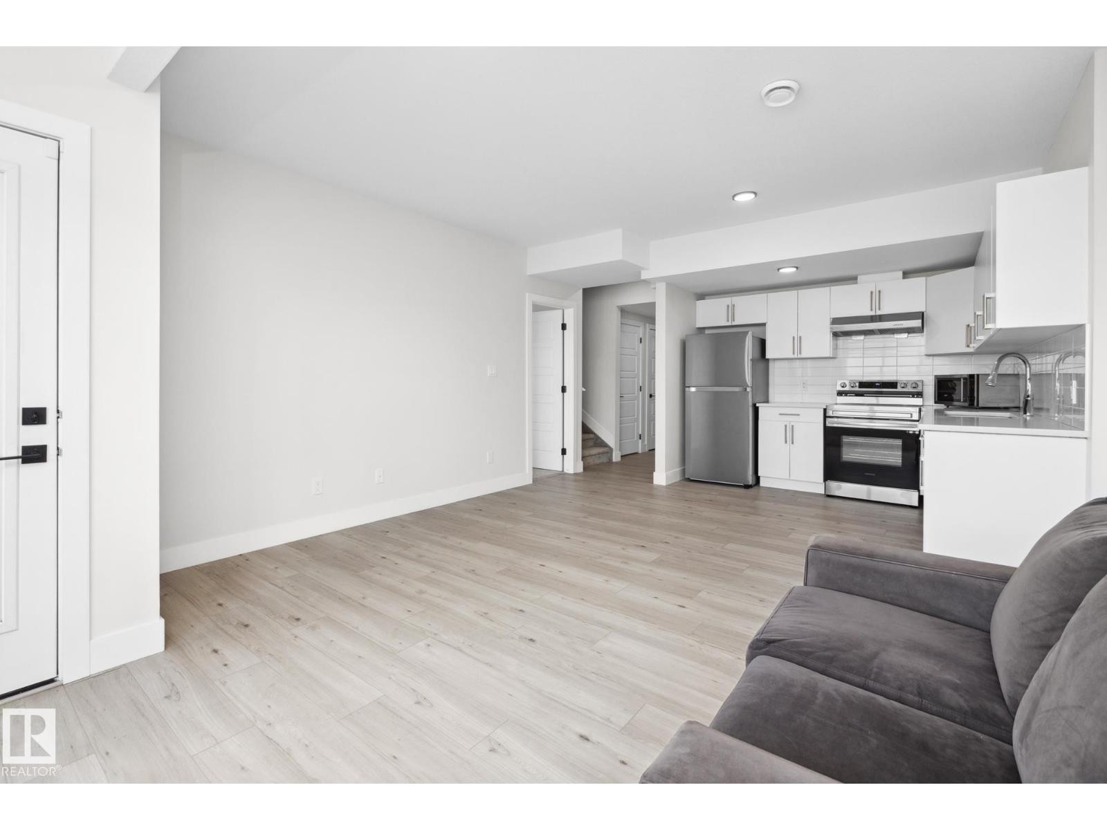 












18204 94 ST NW

,
Edmonton,




Alberta
T5Z0G6

