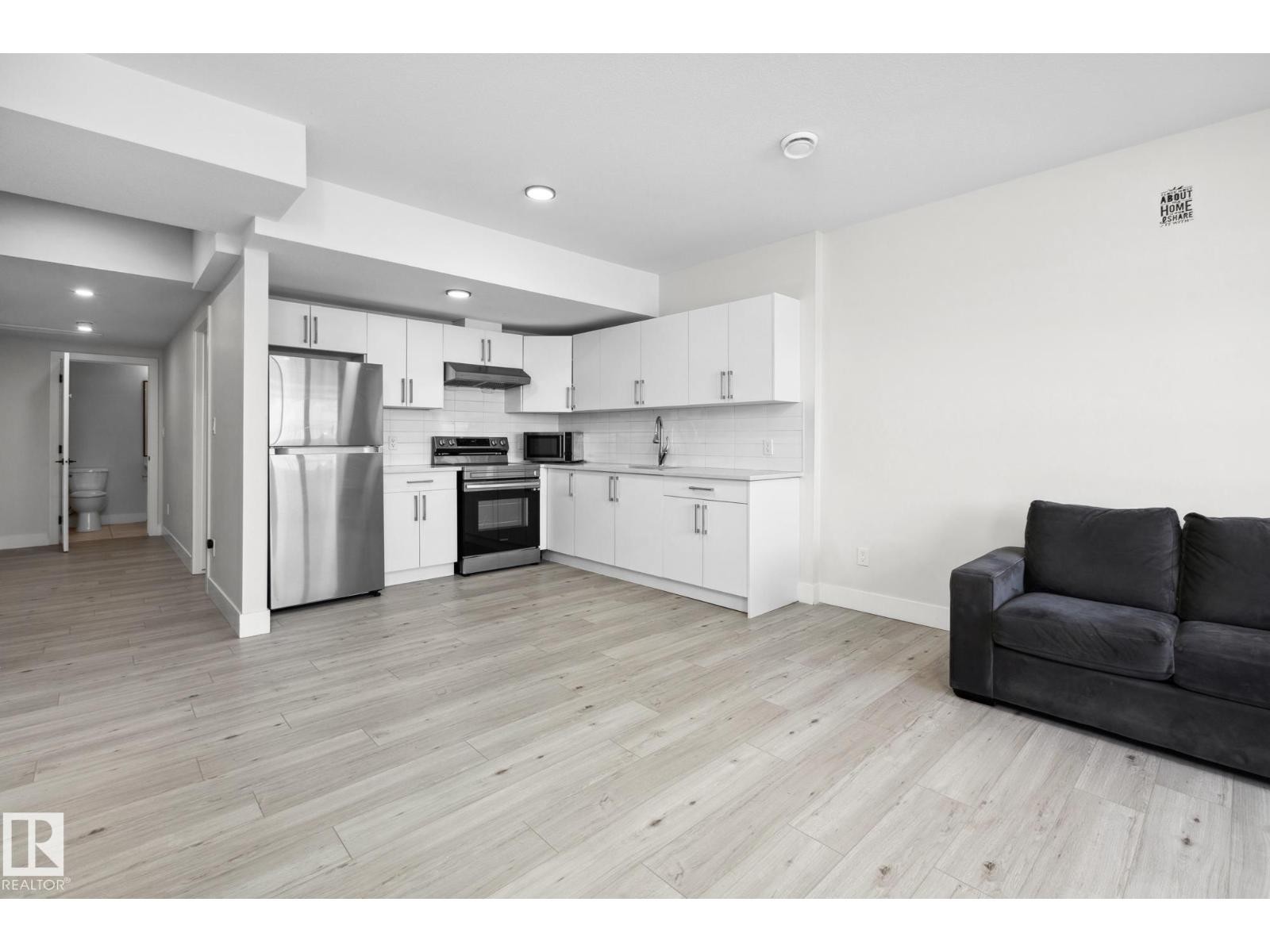 












18204 94 ST NW

,
Edmonton,




Alberta
T5Z0G6

