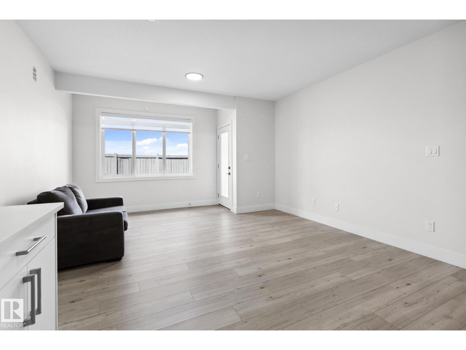 












18204 94 ST NW

,
Edmonton,




Alberta
T5Z0G6

