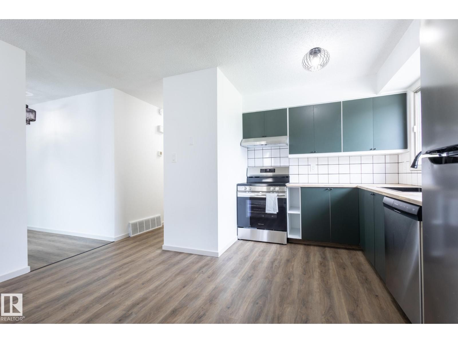












75 MARION DR

,
Sherwood Park,




Alberta
T8A2G8

