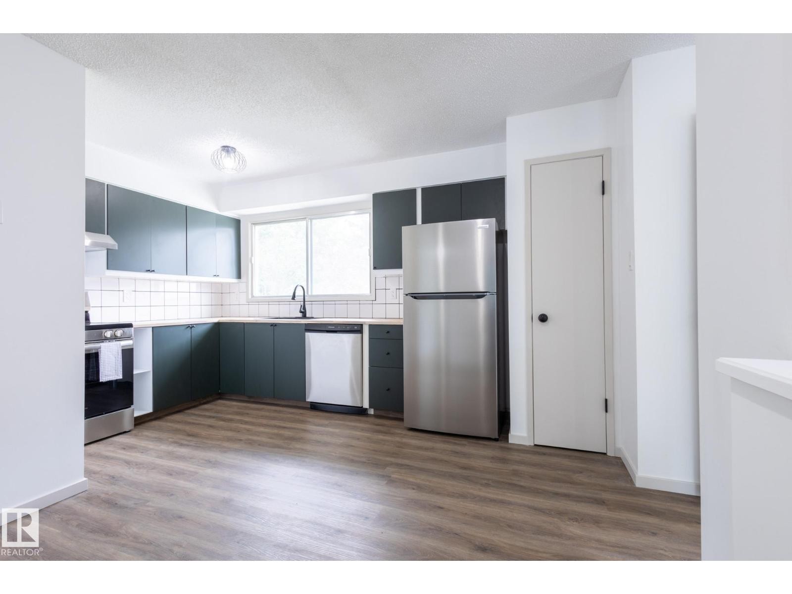 












75 MARION DR

,
Sherwood Park,




Alberta
T8A2G8

