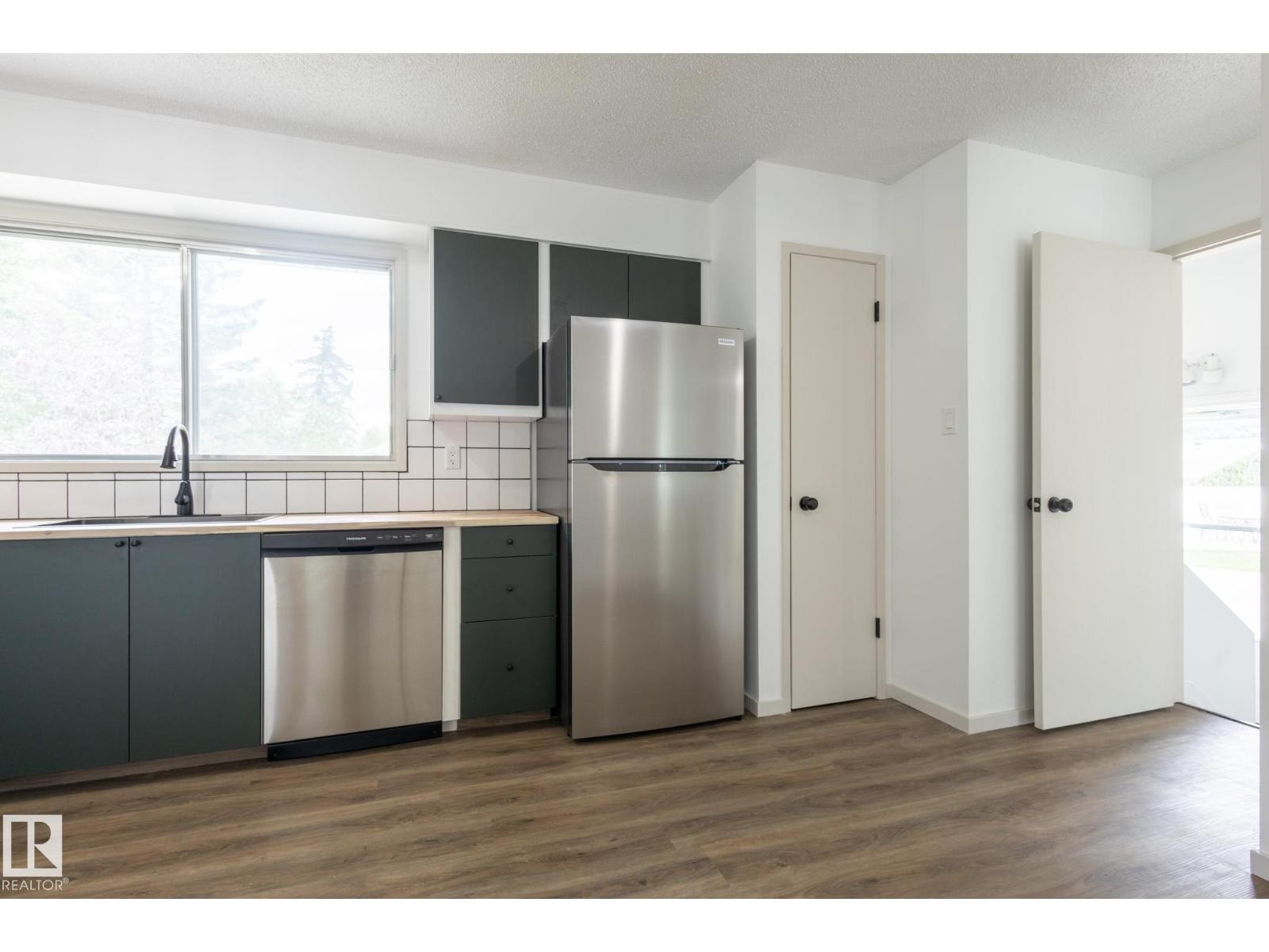 












75 MARION DR

,
Sherwood Park,




Alberta
T8A2G8


