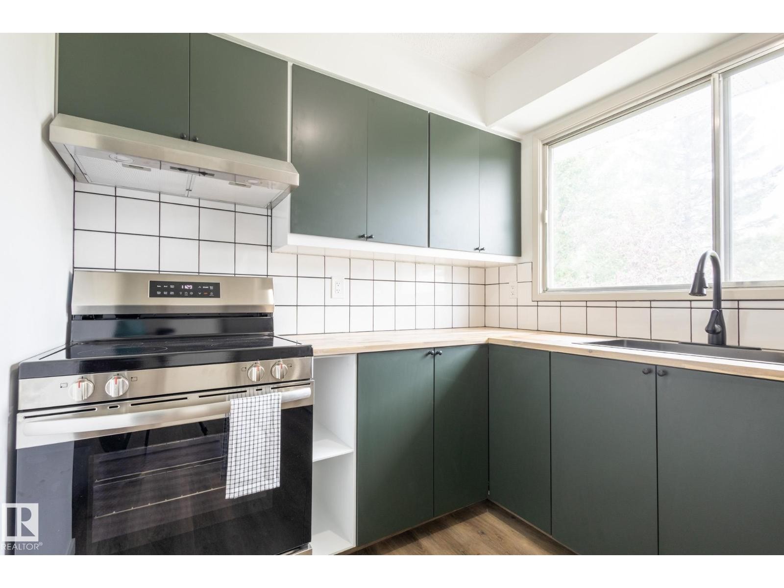 












75 MARION DR

,
Sherwood Park,




Alberta
T8A2G8

