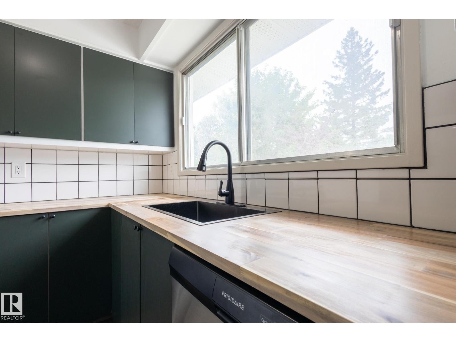 












75 MARION DR

,
Sherwood Park,




Alberta
T8A2G8

