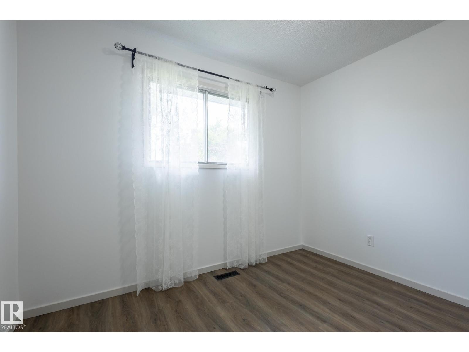












75 MARION DR

,
Sherwood Park,




Alberta
T8A2G8

