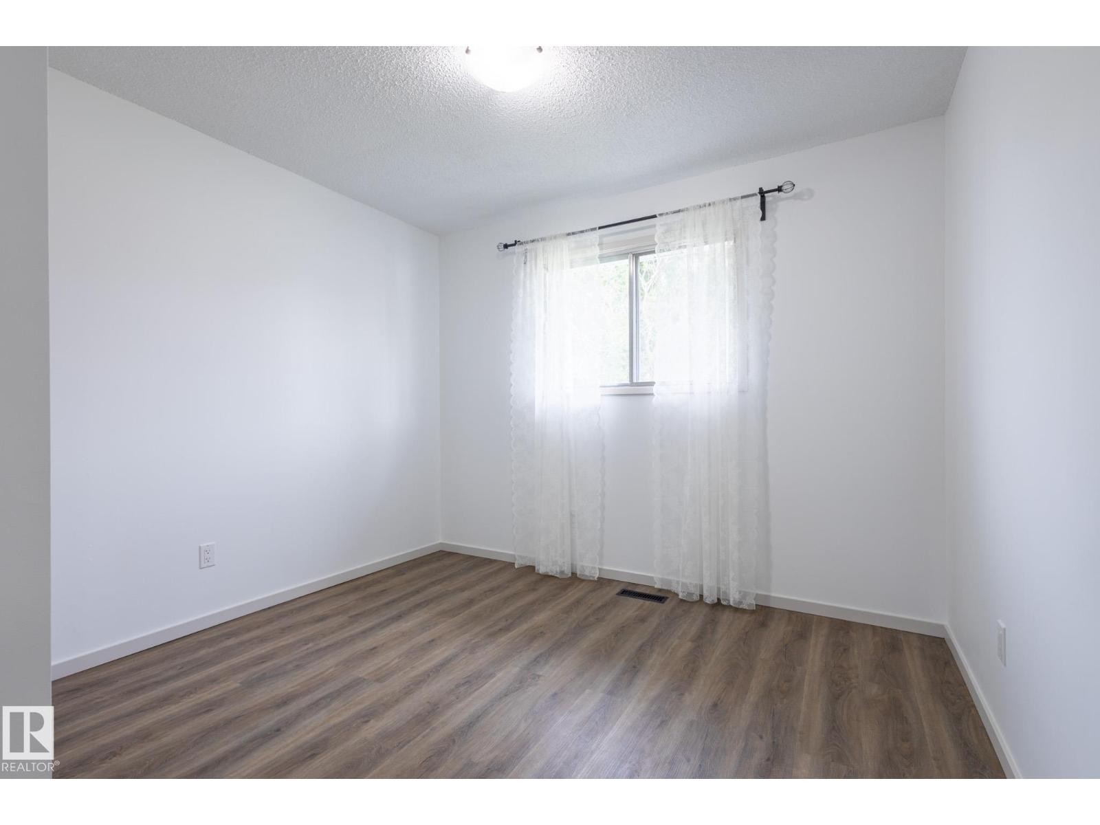












75 MARION DR

,
Sherwood Park,




Alberta
T8A2G8

