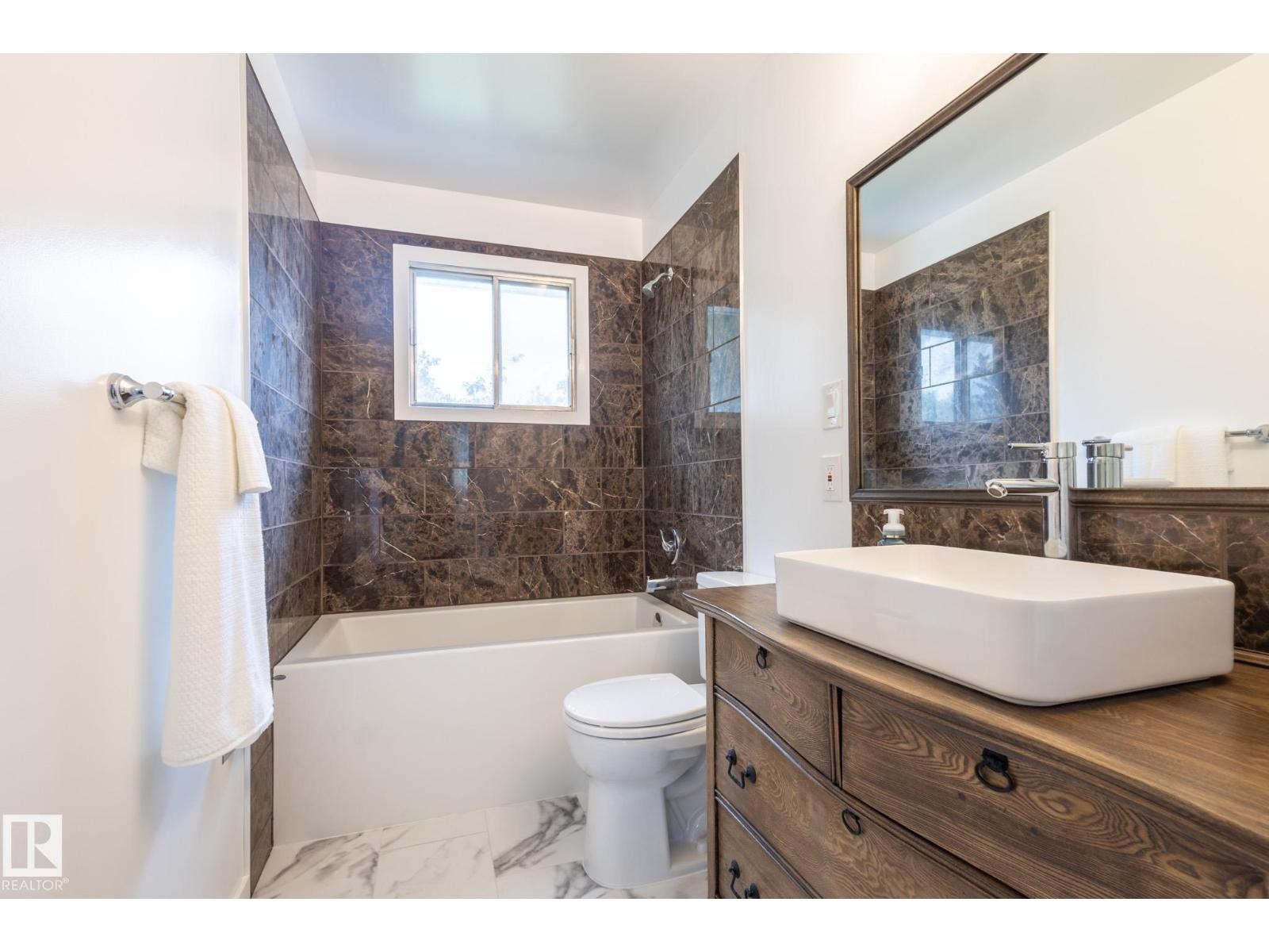












75 MARION DR

,
Sherwood Park,




Alberta
T8A2G8

