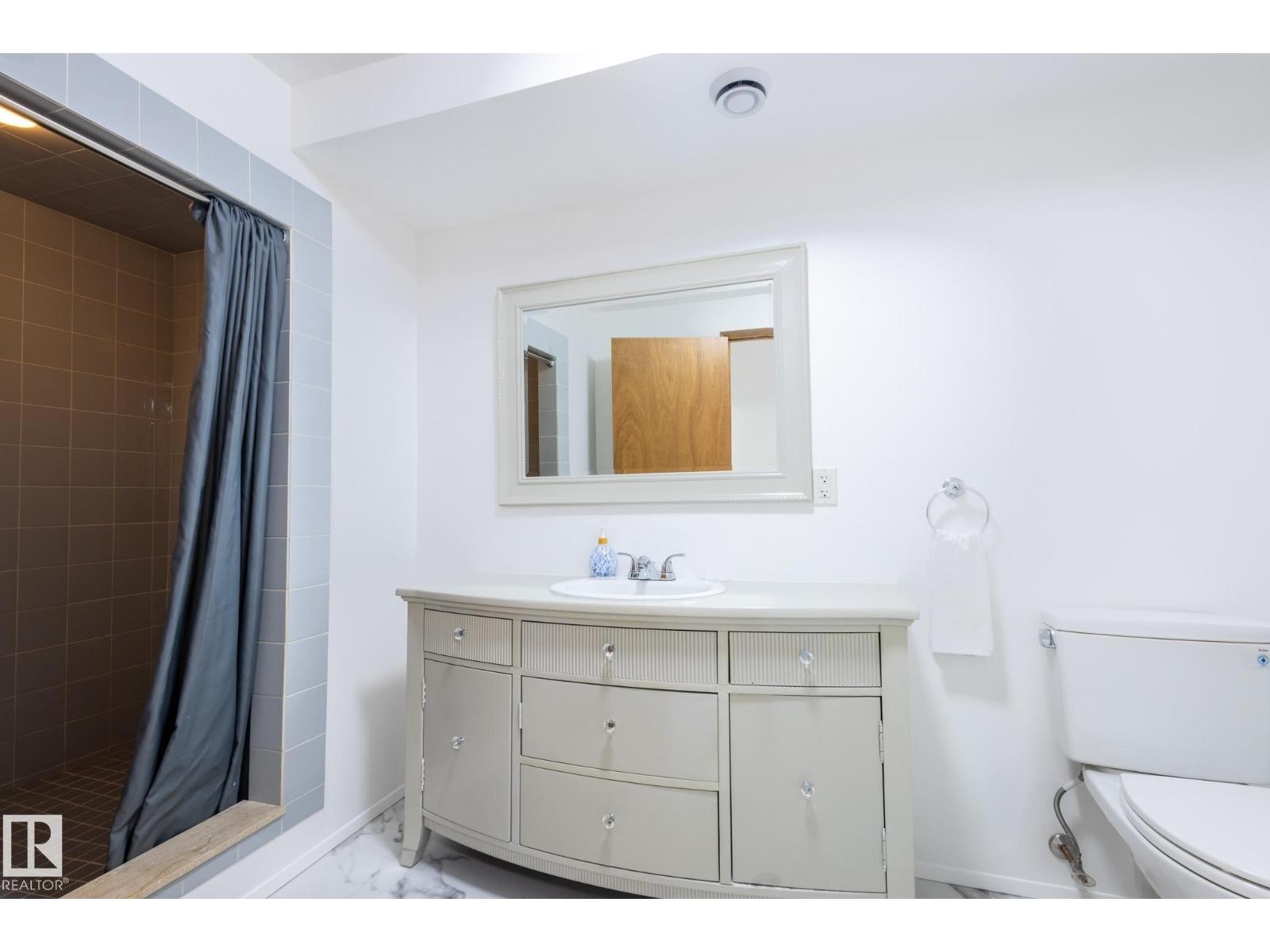 












75 MARION DR

,
Sherwood Park,




Alberta
T8A2G8

