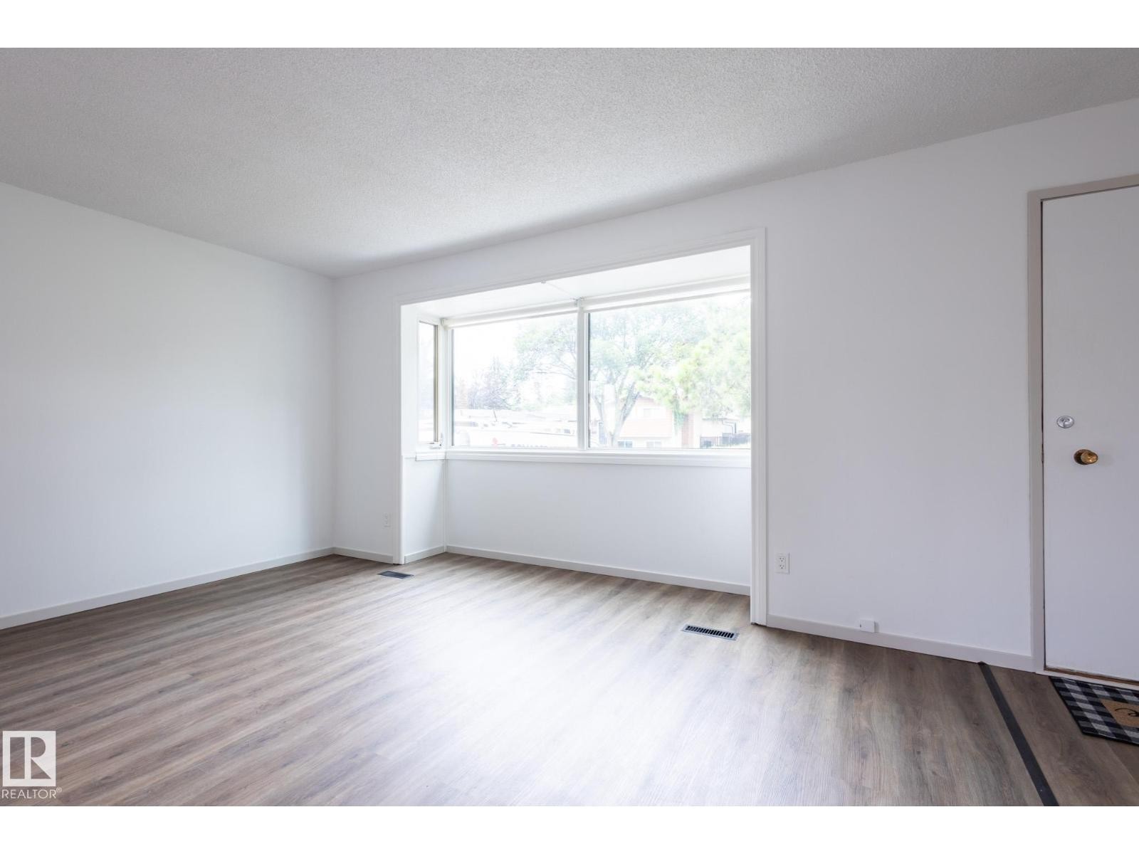 












75 MARION DR

,
Sherwood Park,




Alberta
T8A2G8

