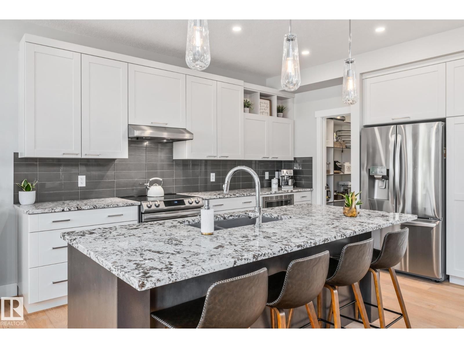 












15 ELISE PL

,
St. Albert,




Alberta
T8N7P5

