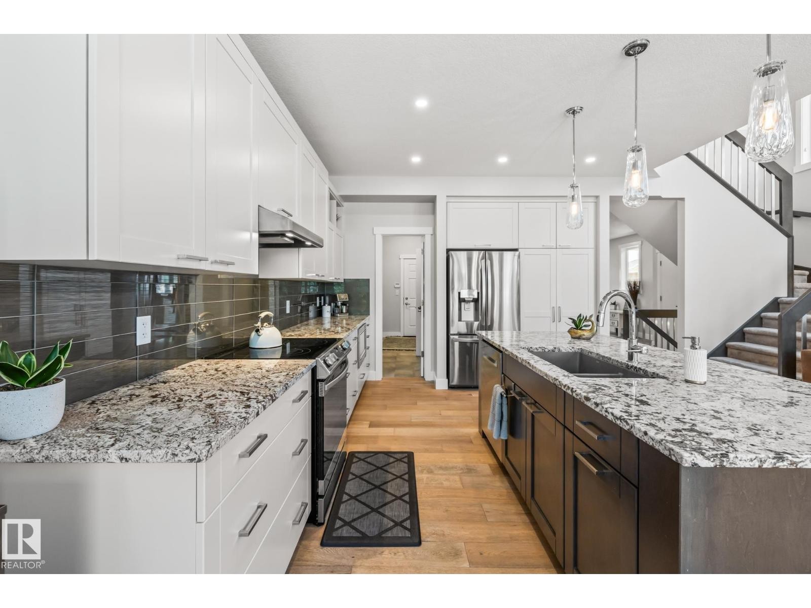 












15 ELISE PL

,
St. Albert,




Alberta
T8N7P5

