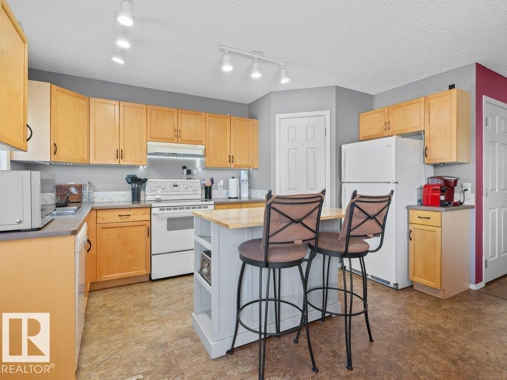 












28 BETHEL DR

,
Sherwood Park,




Alberta
T8H2G7

