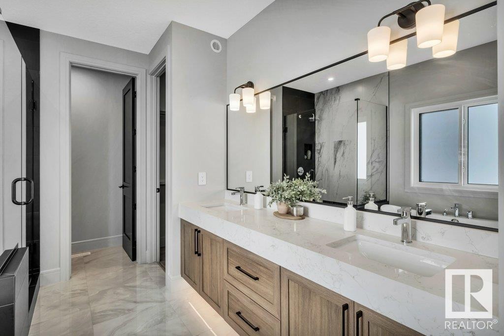 












112 HEMINGWAY CR

,
Spruce Grove,




Alberta
T7X3W3

