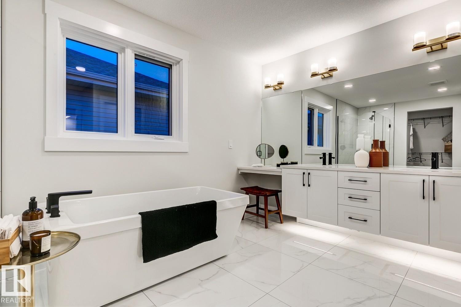 












128 JENNIFER CR

,
St. Albert,







Alberta
T8N8B6

