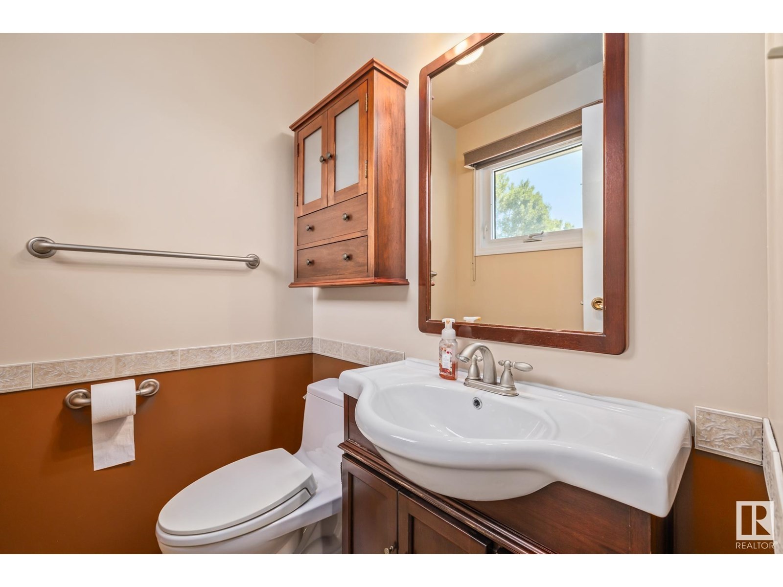 












35 ANDREW CR

,
St. Albert,




Alberta
T8N2V2

