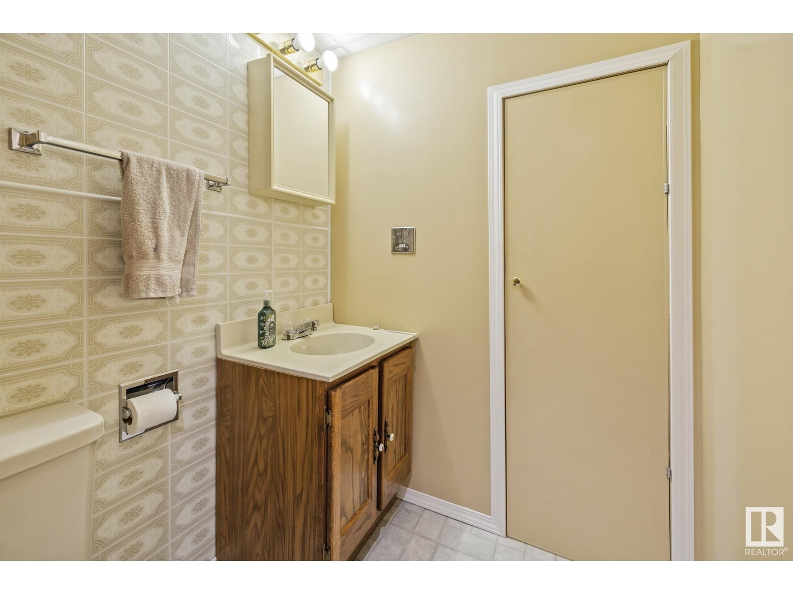 












35 ANDREW CR

,
St. Albert,




Alberta
T8N2V2

