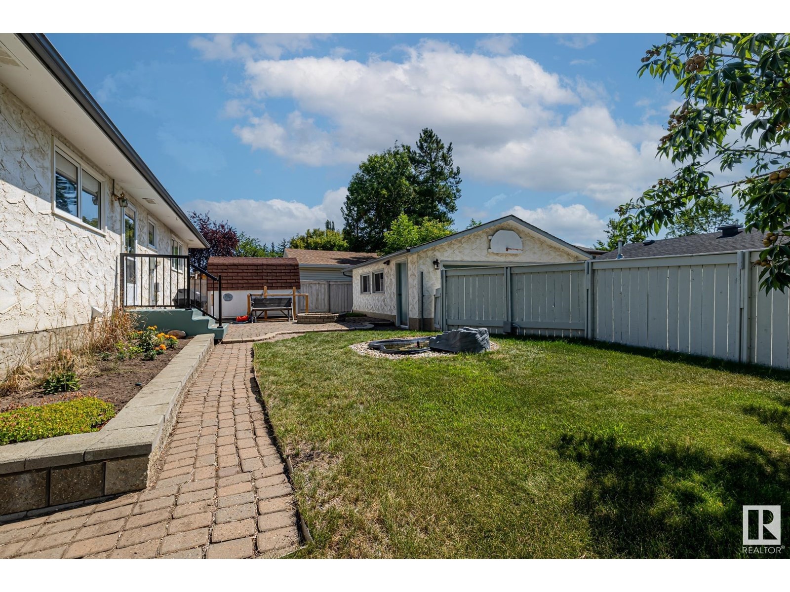 












35 ANDREW CR

,
St. Albert,




Alberta
T8N2V2

