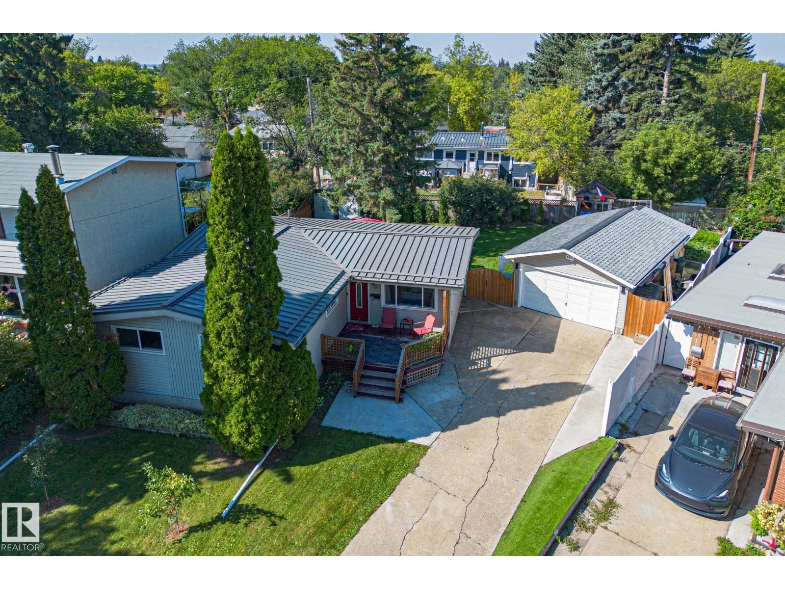 












13 GRANTHAM PL

,
St. Albert,




Alberta
T8N0W8


