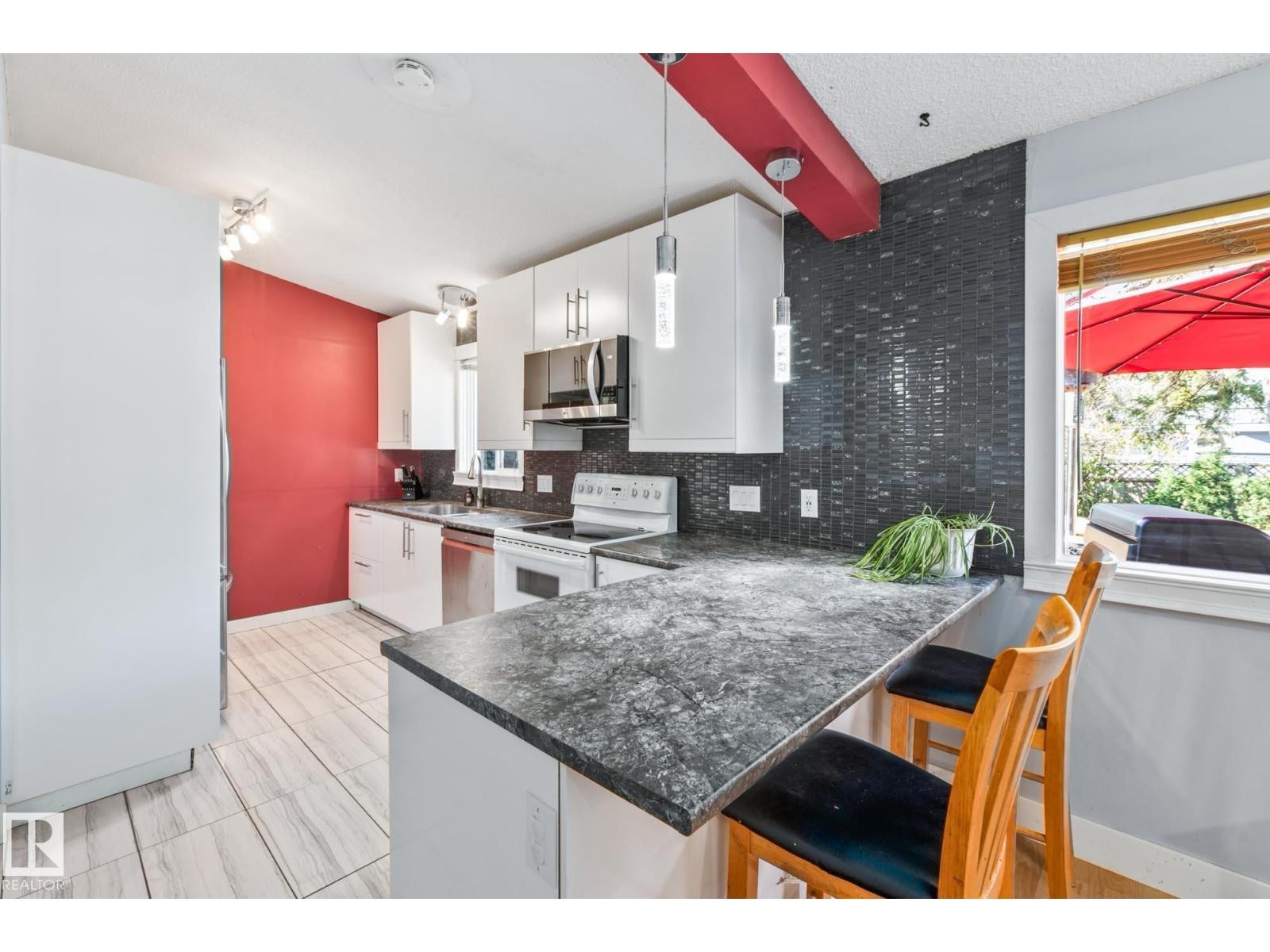 












13 GRANTHAM PL

,
St. Albert,




Alberta
T8N0W8

