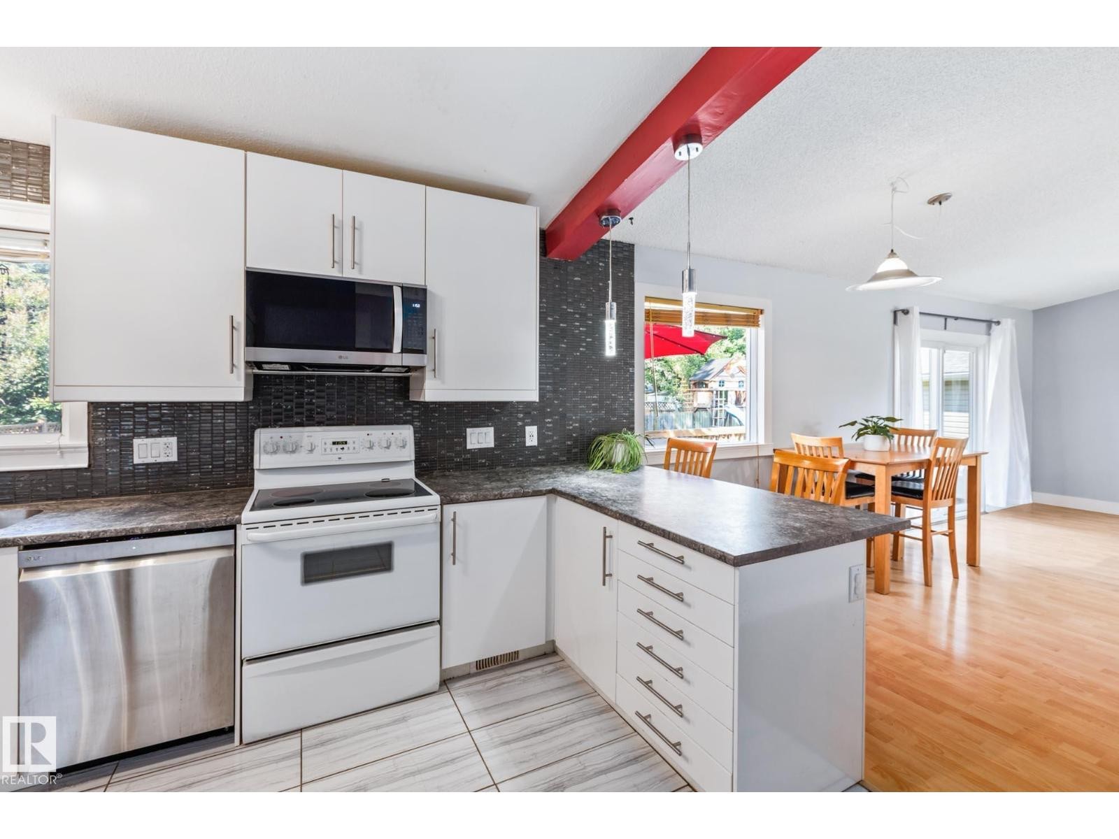 












13 GRANTHAM PL

,
St. Albert,




Alberta
T8N0W8


