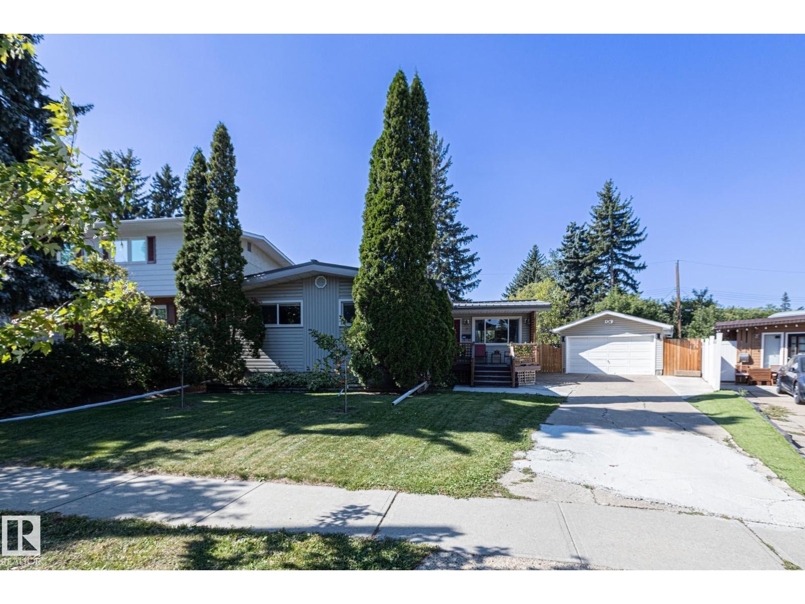 












13 GRANTHAM PL

,
St. Albert,




Alberta
T8N0W8

