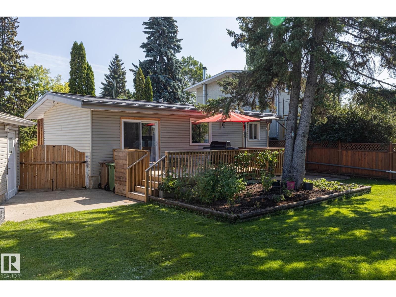 












13 GRANTHAM PL

,
St. Albert,




Alberta
T8N0W8

