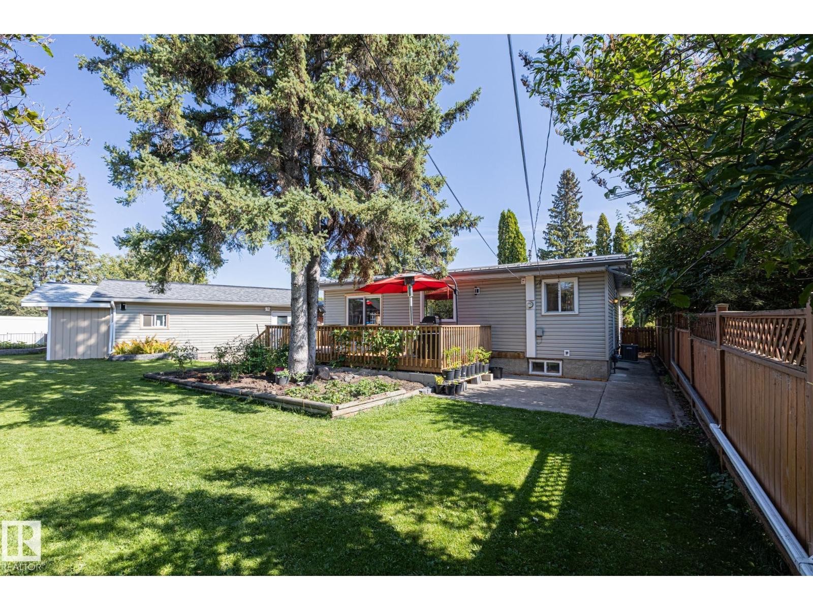 












13 GRANTHAM PL

,
St. Albert,




Alberta
T8N0W8

