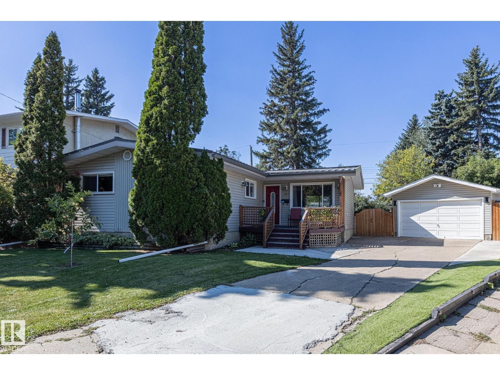 












13 GRANTHAM PL

,
St. Albert,




Alberta
T8N0W8

