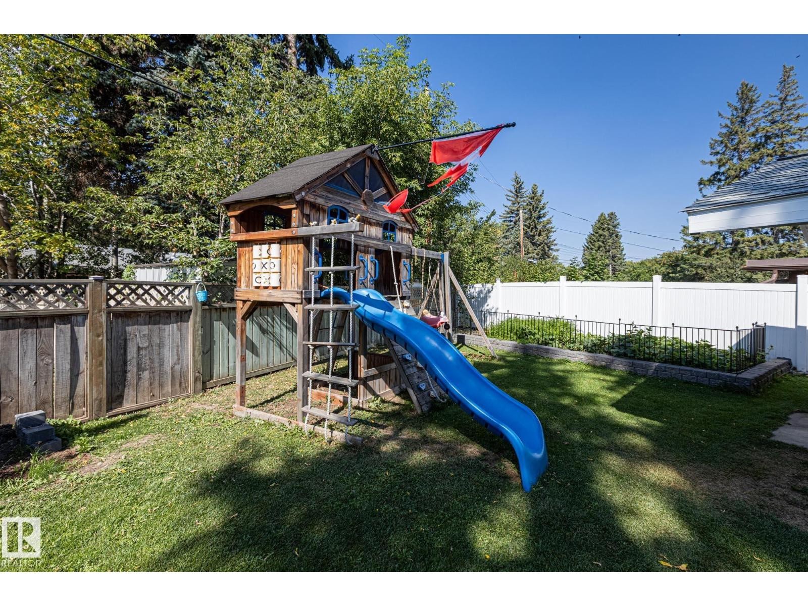












13 GRANTHAM PL

,
St. Albert,




Alberta
T8N0W8

