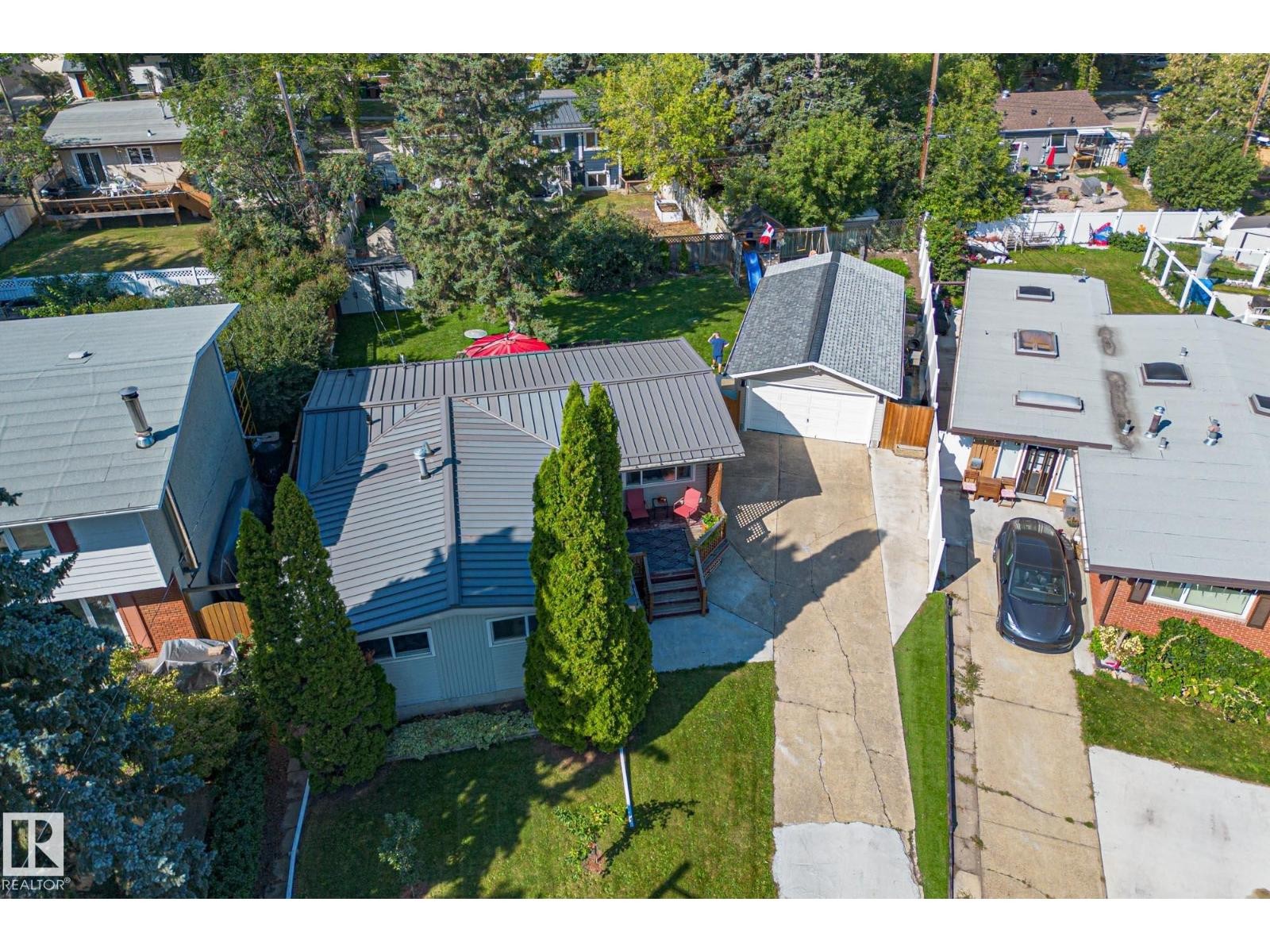 












13 GRANTHAM PL

,
St. Albert,




Alberta
T8N0W8

