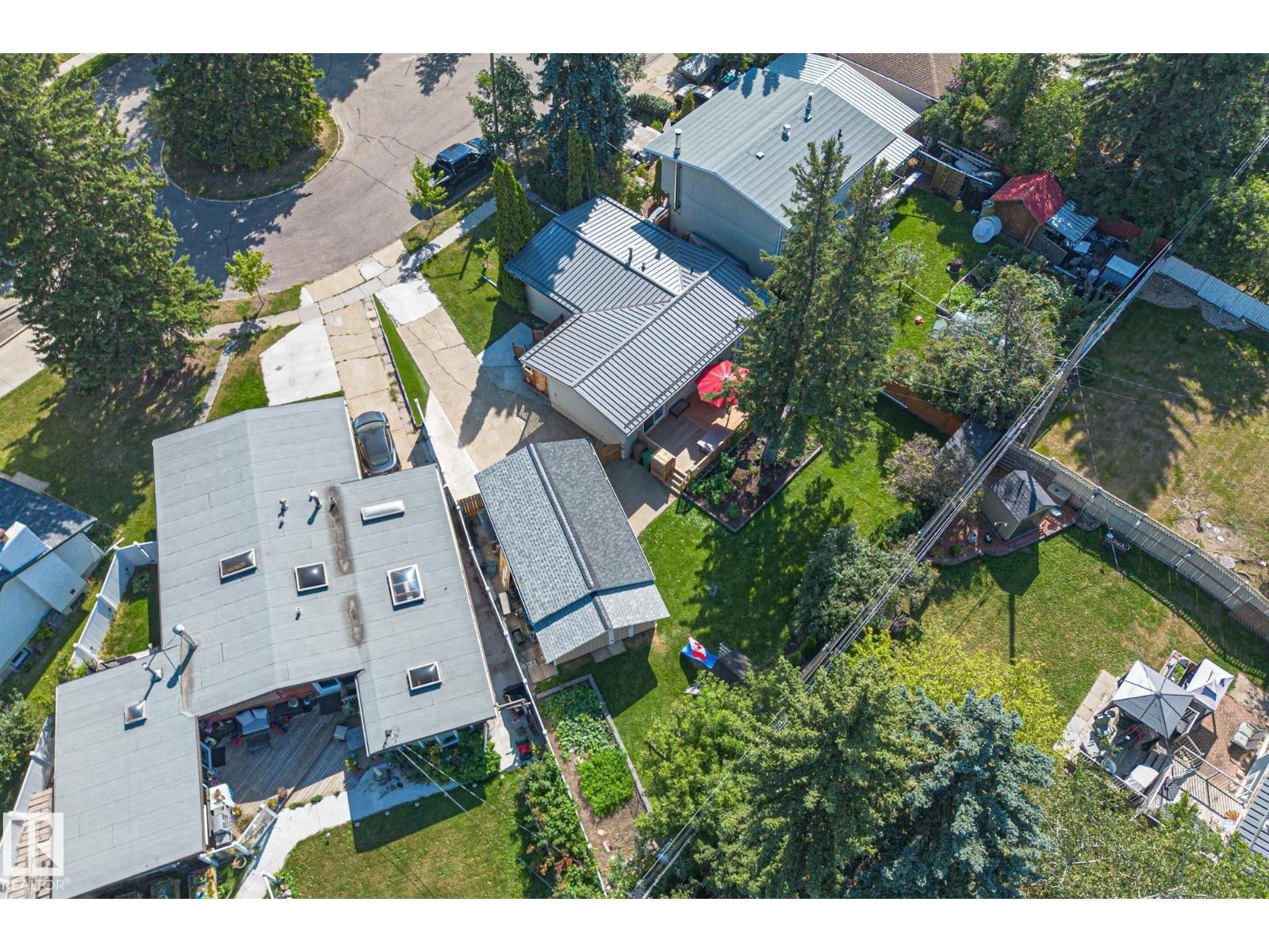 












13 GRANTHAM PL

,
St. Albert,




Alberta
T8N0W8

