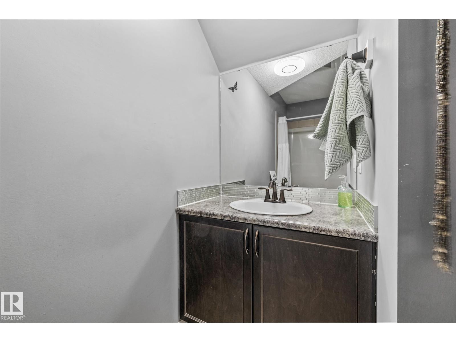 












#34 30 OAK VISTA DR

,
St. Albert,




Alberta
T8N3T1

