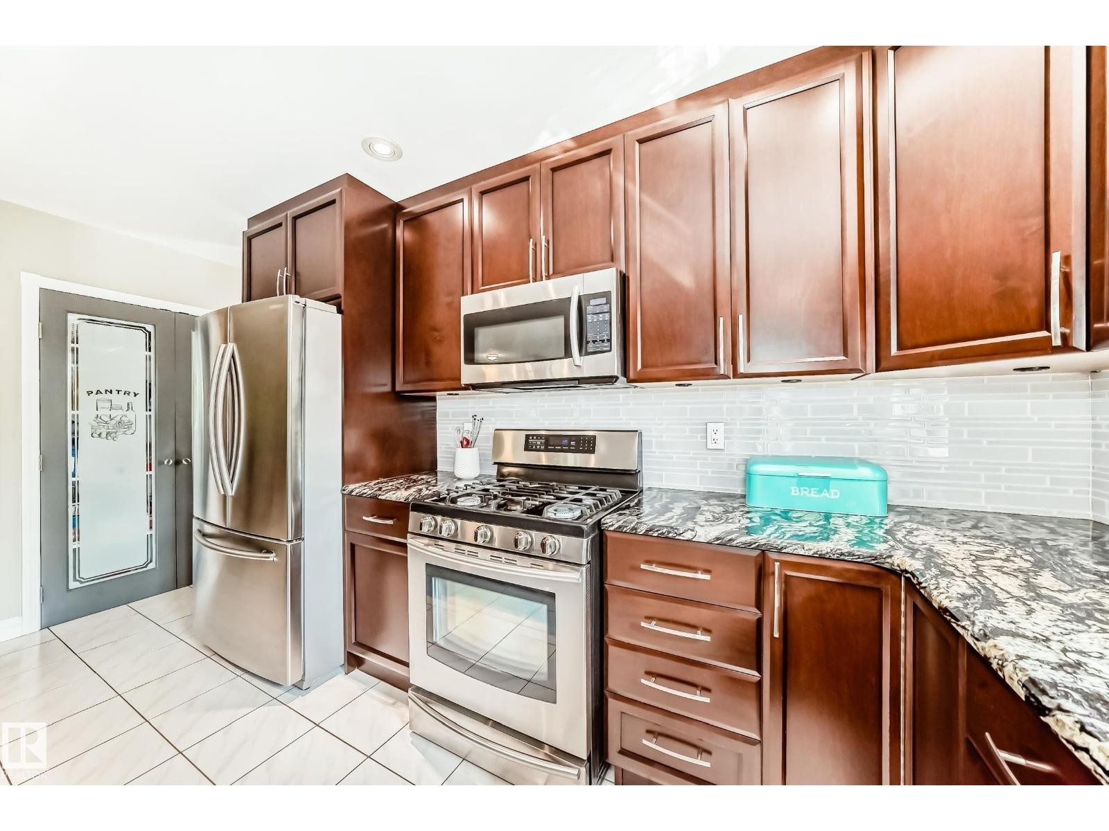 












9 EMPIRE CO

,
St. Albert,




Alberta
T8N5X5

