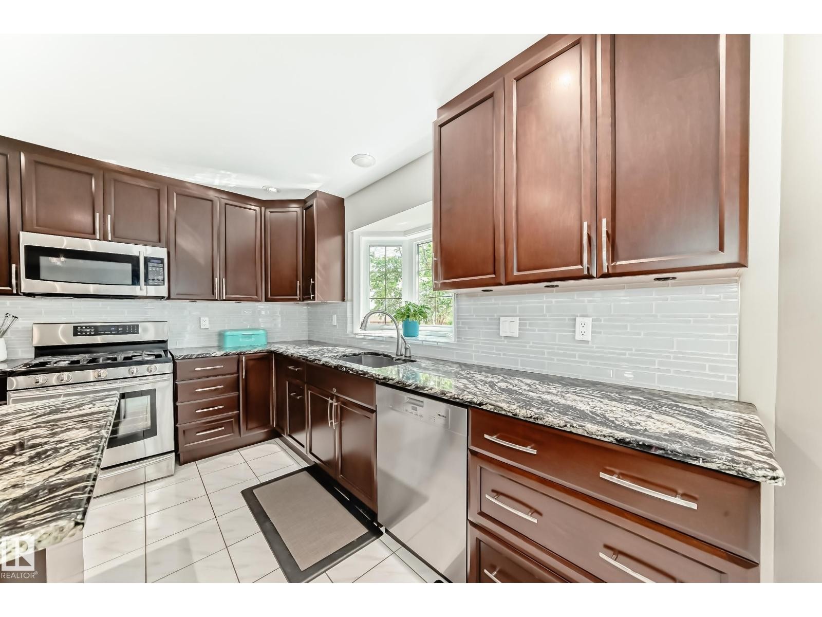












9 EMPIRE CO

,
St. Albert,




Alberta
T8N5X5

