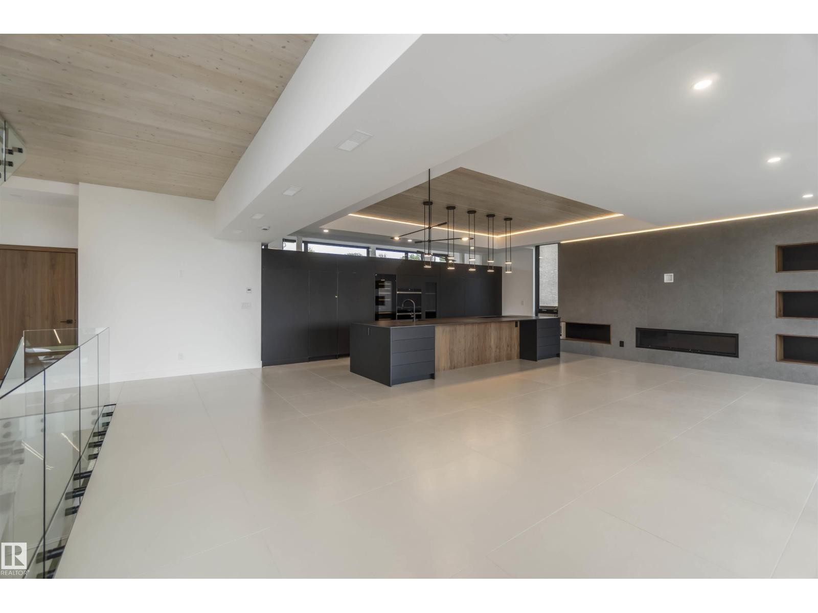 












8915 STRATHEARN DR NW

,
Edmonton,




Alberta
T6C4C8

