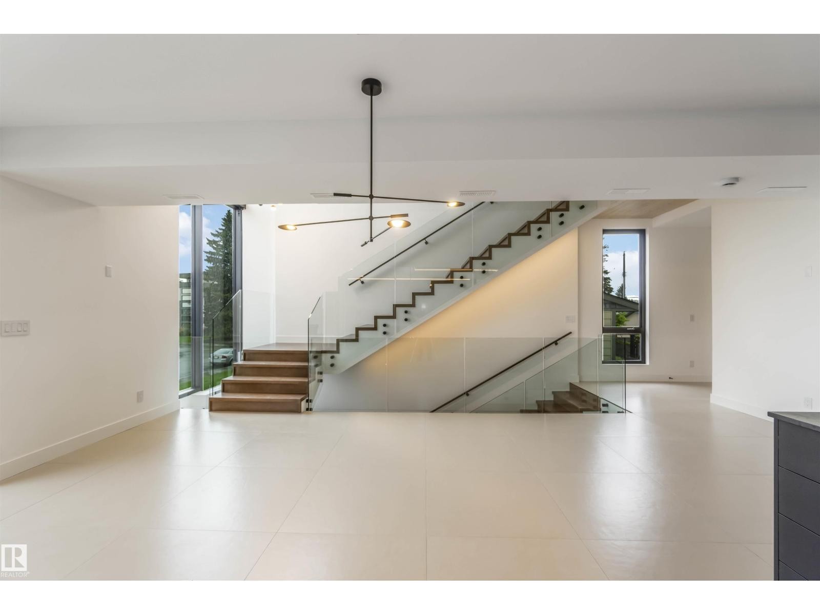 












8915 STRATHEARN DR NW

,
Edmonton,




Alberta
T6C4C8

