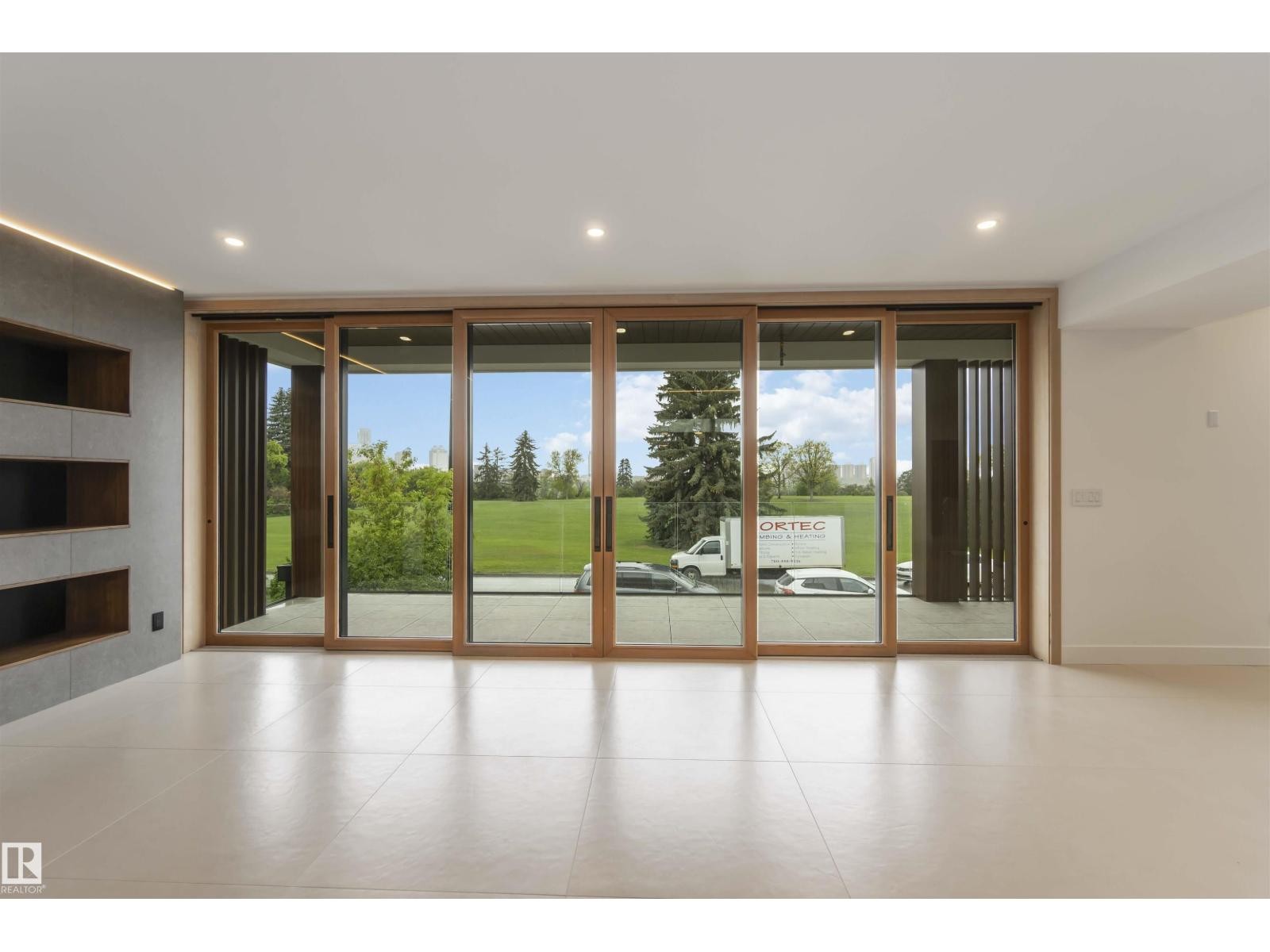 












8915 STRATHEARN DR NW

,
Edmonton,




Alberta
T6C4C8

