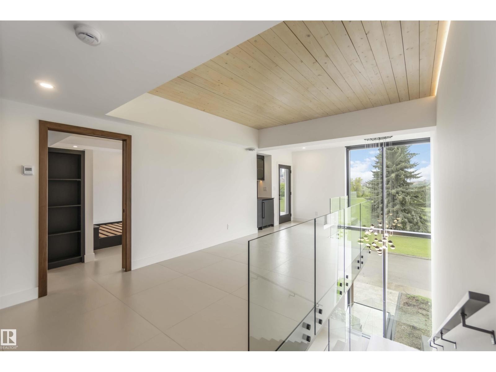 












8915 STRATHEARN DR NW

,
Edmonton,




Alberta
T6C4C8


