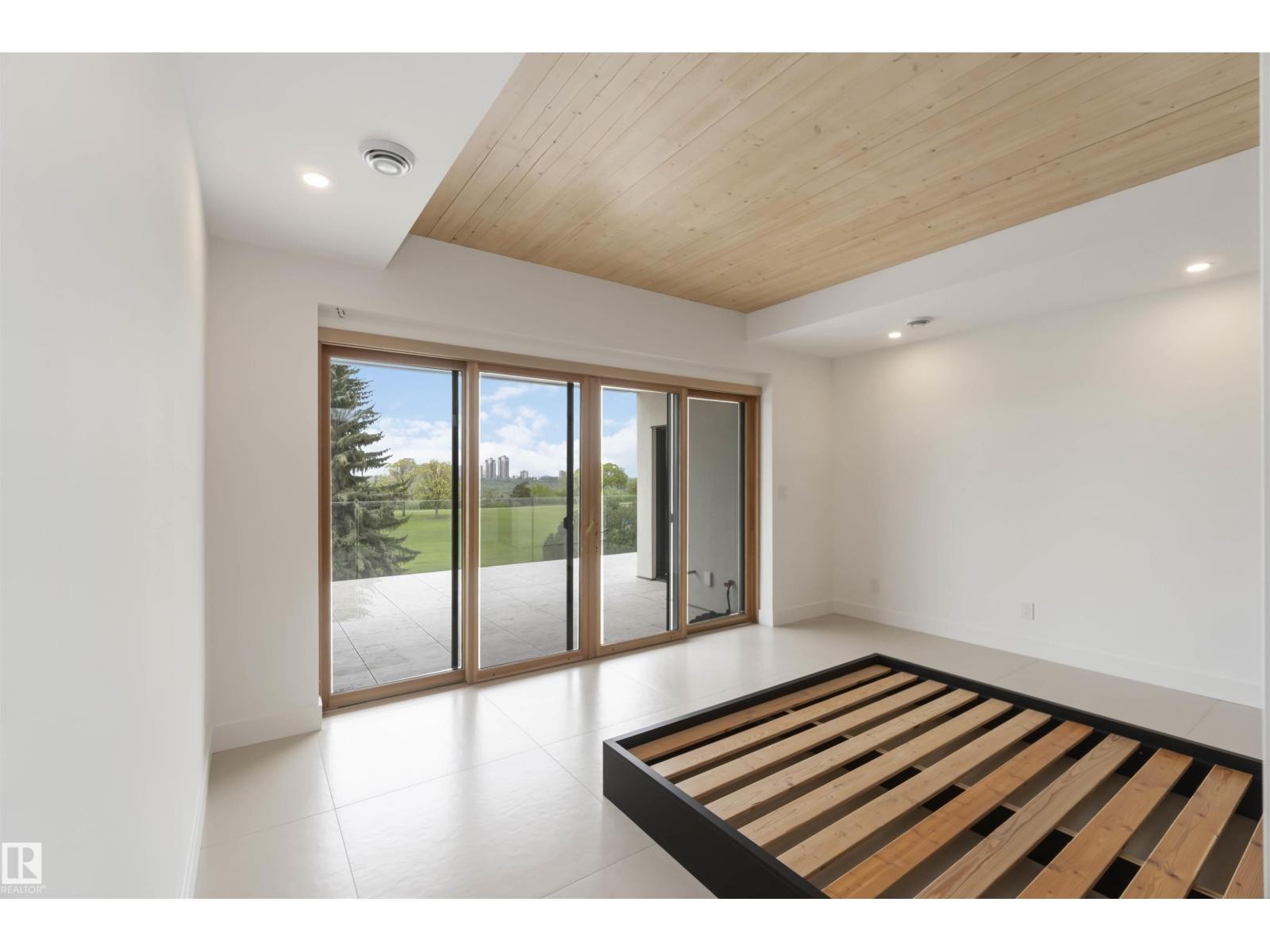 












8915 STRATHEARN DR NW

,
Edmonton,




Alberta
T6C4C8

