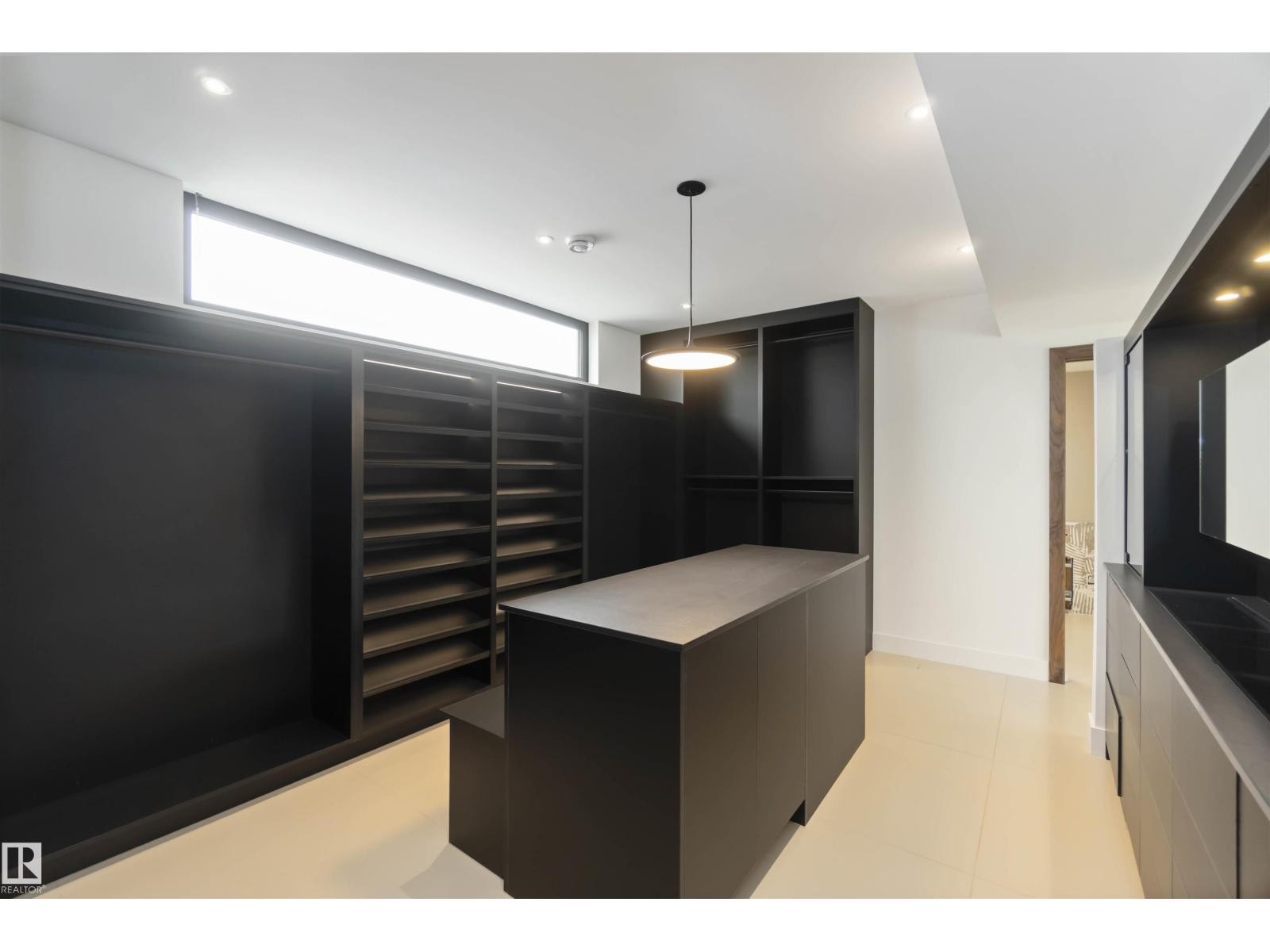












8915 STRATHEARN DR NW

,
Edmonton,




Alberta
T6C4C8

