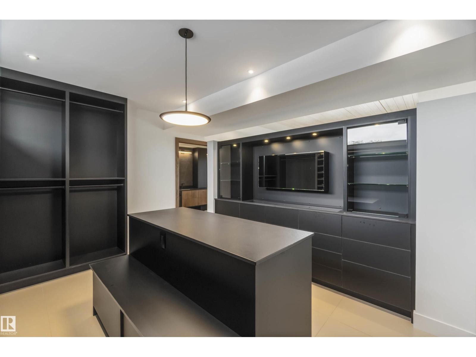 












8915 STRATHEARN DR NW

,
Edmonton,




Alberta
T6C4C8

