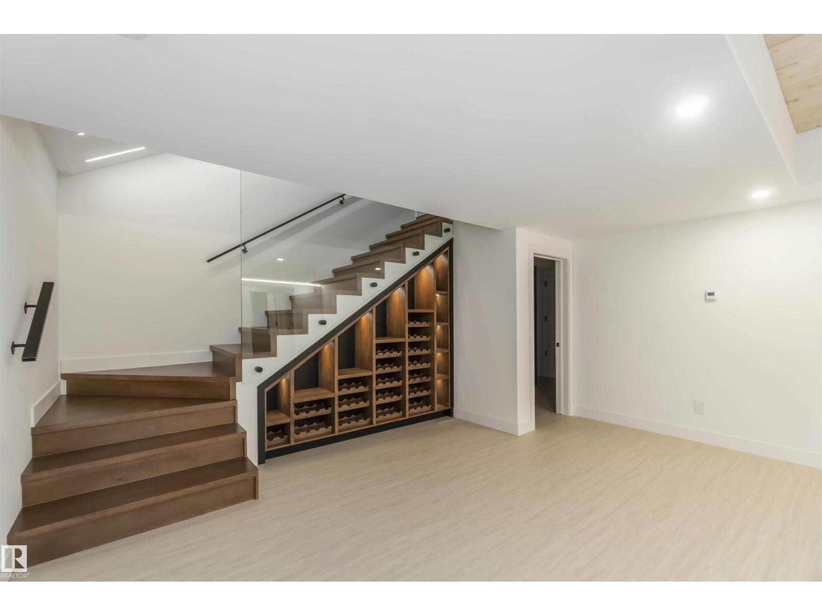 












8915 STRATHEARN DR NW

,
Edmonton,




Alberta
T6C4C8

