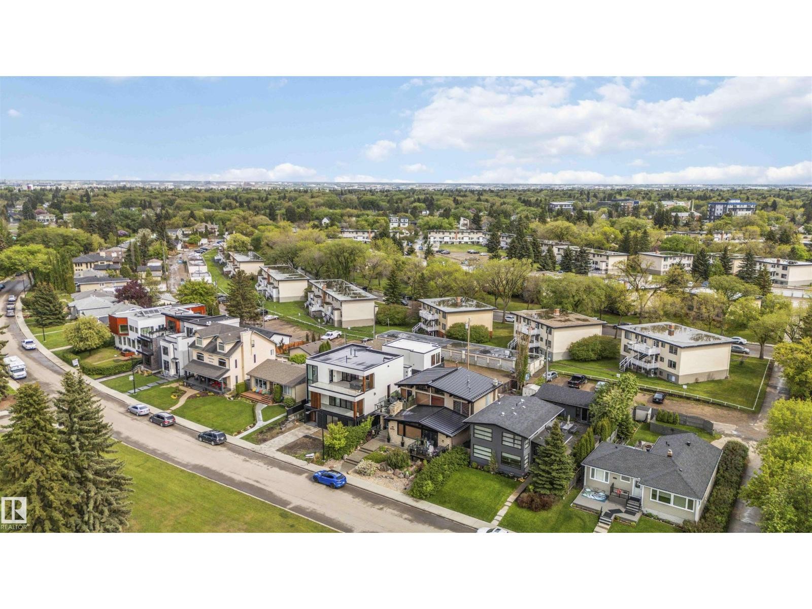 












8915 STRATHEARN DR NW

,
Edmonton,




Alberta
T6C4C8

