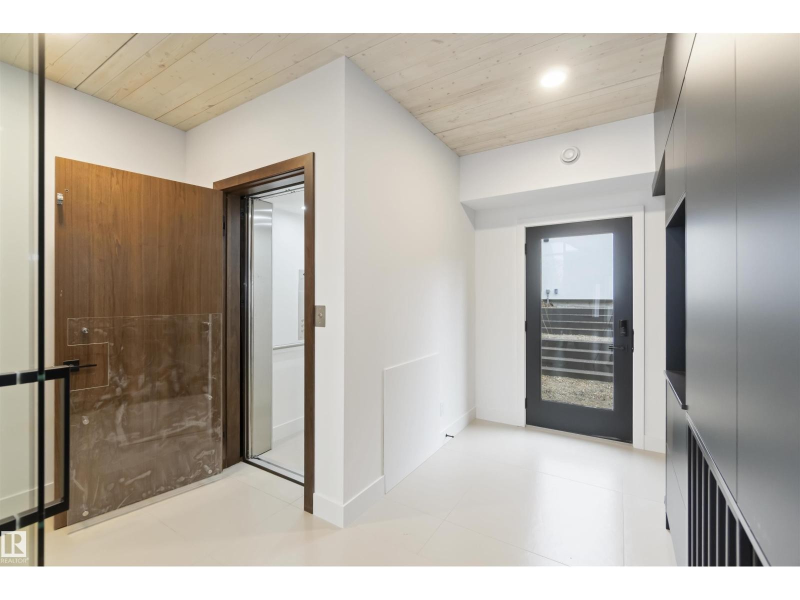 












8915 STRATHEARN DR NW

,
Edmonton,




Alberta
T6C4C8

