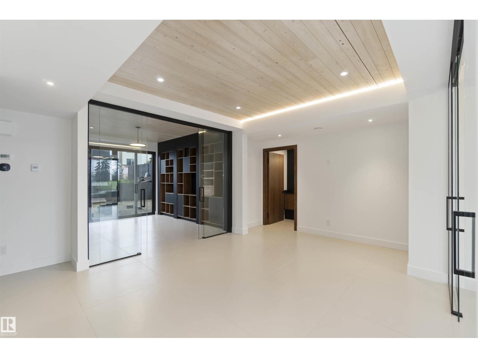 












8915 STRATHEARN DR NW

,
Edmonton,




Alberta
T6C4C8

