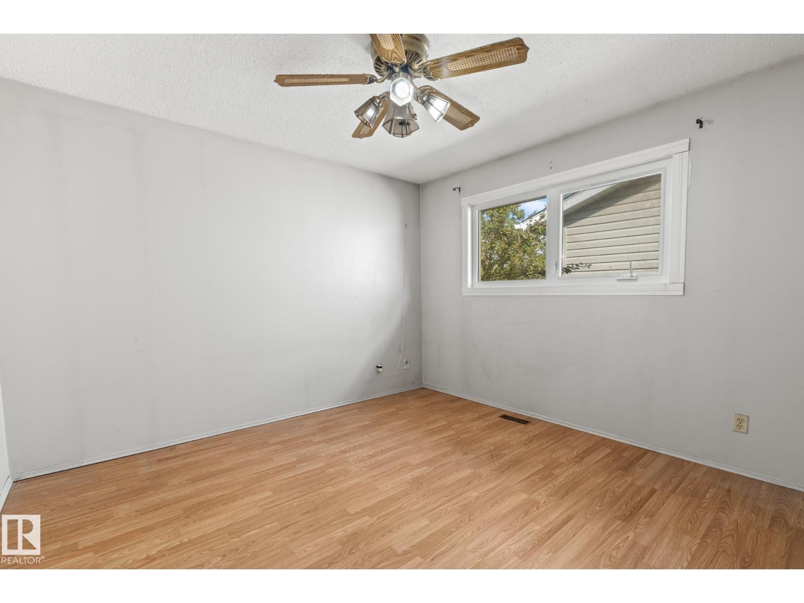 












9911 170 AV NW

,
Edmonton,




Alberta
T5X3G3

