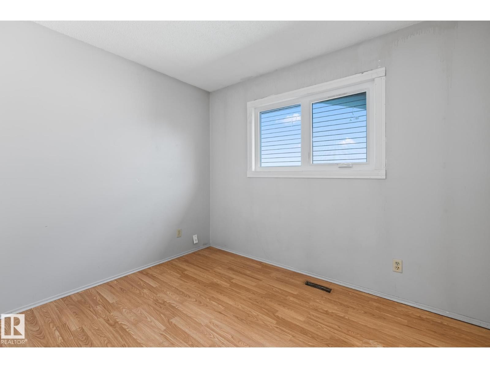 












9911 170 AV NW

,
Edmonton,




Alberta
T5X3G3

