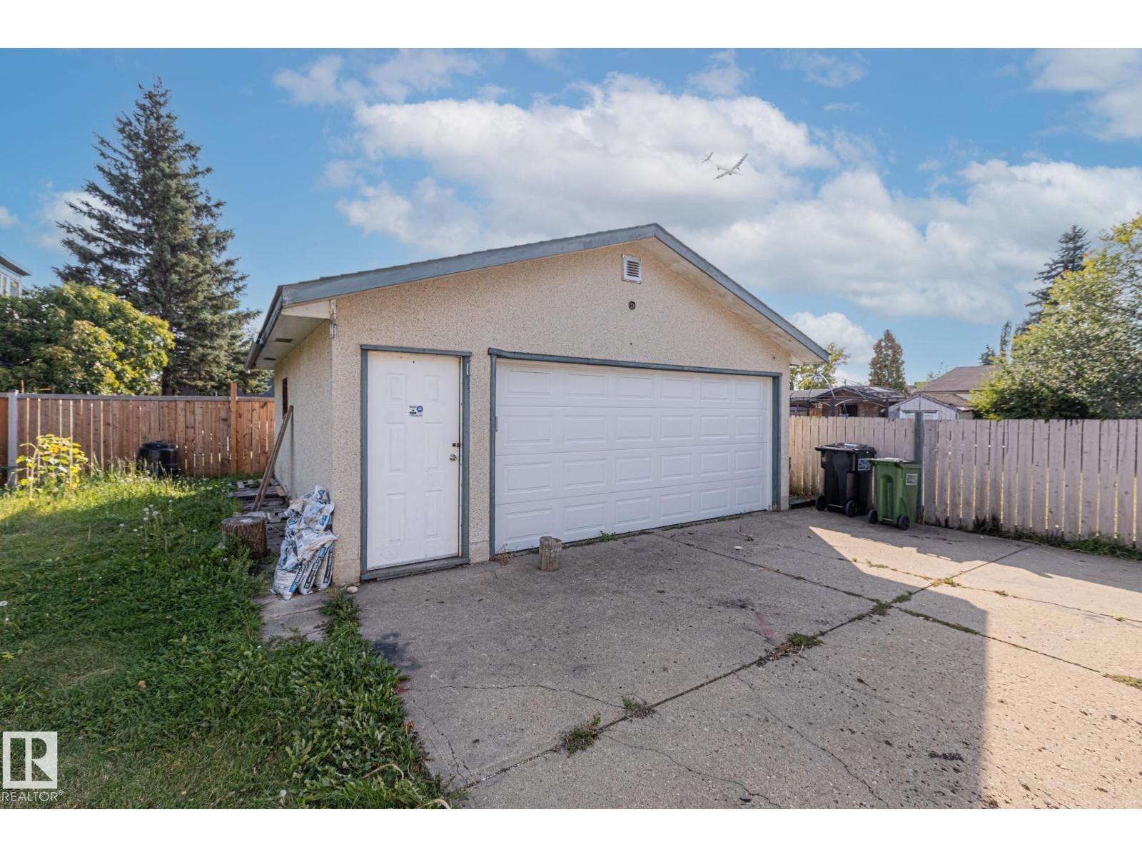 












9911 170 AV NW

,
Edmonton,




Alberta
T5X3G3

