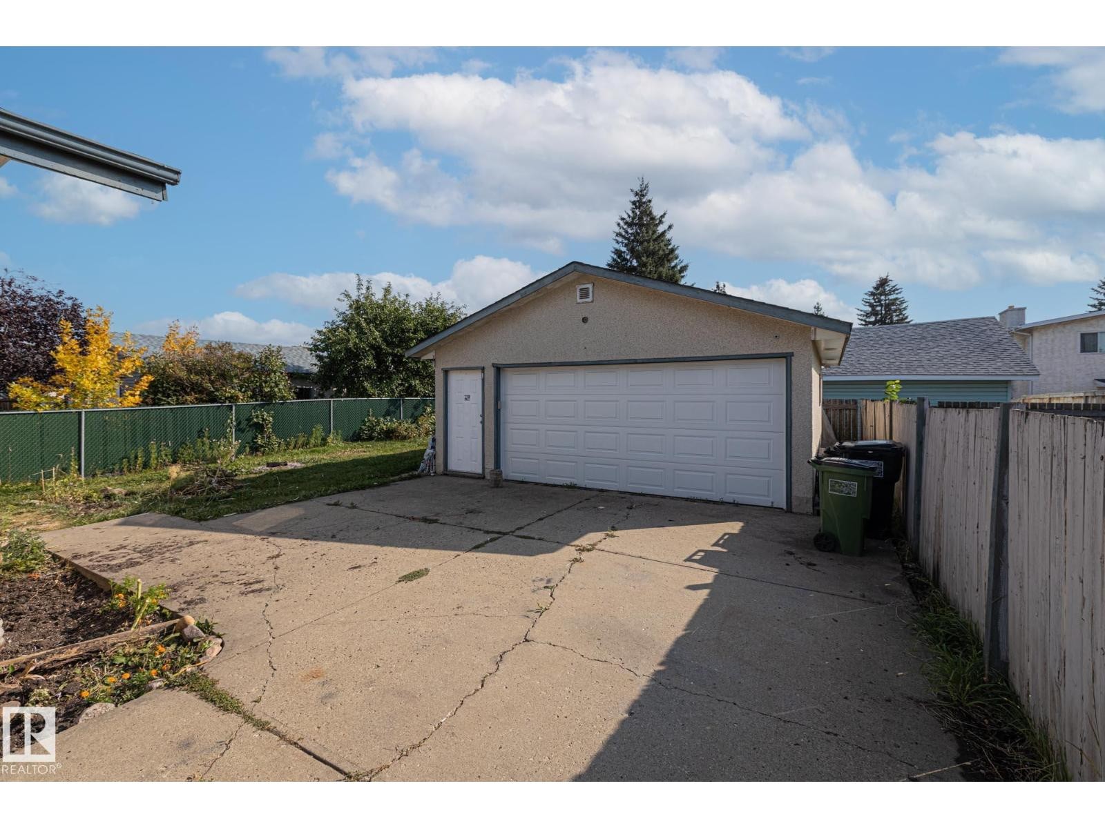 












9911 170 AV NW

,
Edmonton,




Alberta
T5X3G3

